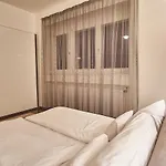 Alpha Apartment *