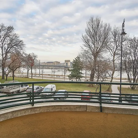 Alpha Διαμέρισμα *